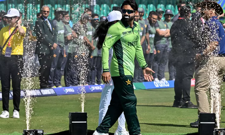 சாம்பியன்ஸ் டிராபி: நாங்கள் 2 இடங்களில் ஆட்டத்தை தவறவிட்டோம் - தோல்விக்குப்பின் பாக்.கேப்டன்