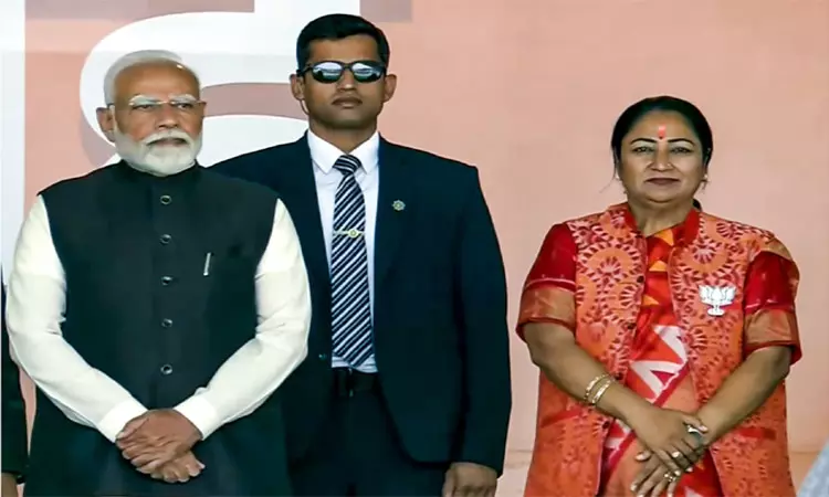 டெல்லி முதல் மந்திரியாக பதவியேற்றார் ரேகா குப்தா