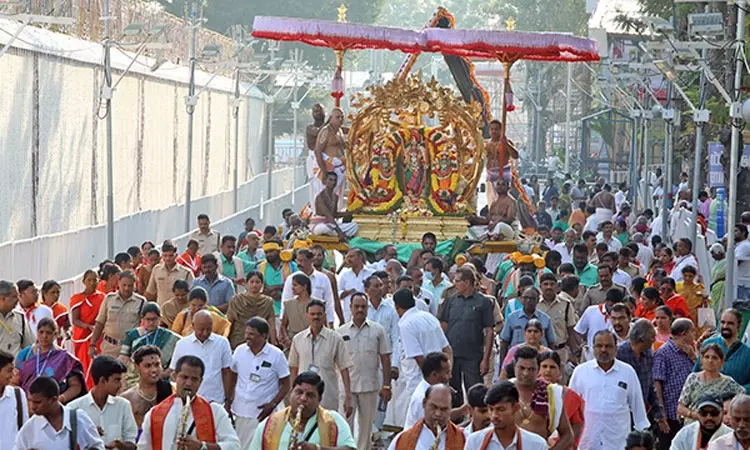 பிரம்மோற்சவ விழா 4-ம் நாள்: கல்ப விருட்ச வாகனத்தில் கல்யாண வெங்கடேஸ்வரர் வீதி உலா