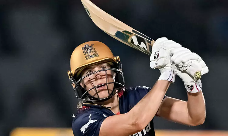 மகளிர் பிரீமியர் லீக்: எலிஸ் பெர்ரி அரைசதம்... பெங்களூரு 167 ரன்கள் சேர்ப்பு மகளிர் பிரீமியர் லீக்: எலிஸ் பெர்ரி அரைசதம்... பெங்களூரு 167 ரன்கள் சேர்ப்பு