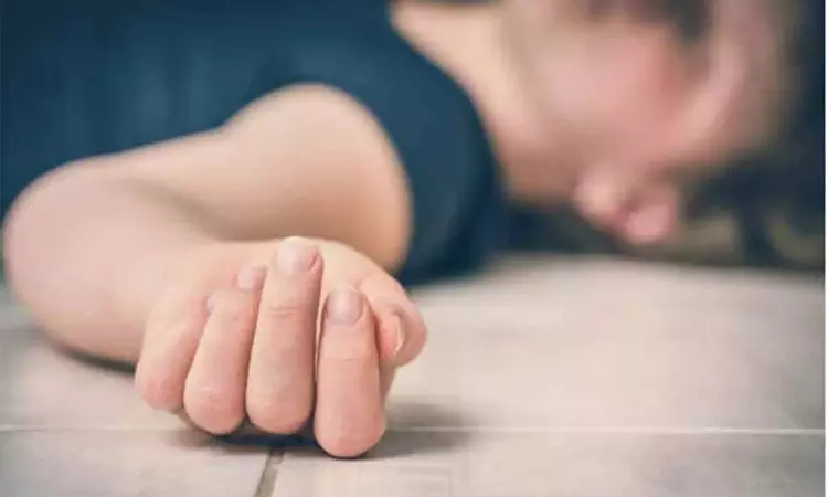 திருப்பூர்: மகனுக்கு விஷம் கொடுத்துவிட்டு பெண் தற்கொலை - போலீசார் விசாரணை திருப்பூர்: மகனுக்கு விஷம் கொடுத்துவிட்டு பெண் தற்கொலை - போலீசார் விசாரணை