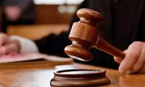 இரவு நேரத்தில் ஒரு பெண்ணுக்கு நீங்கள் அழகானவர் என குறுந்தகவல் அனுப்புவது ஆபாசம் - மும்பை கோர்ட்டு கருத்து