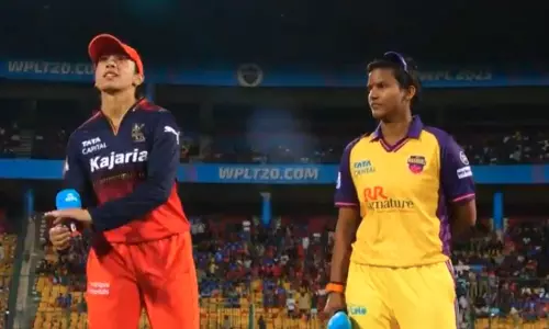 மகளிர் பிரீமியர் லீக்; டாஸ் வென்ற உ.பி.வாரியர்ஸ் பந்துவீச்சு தேர்வு