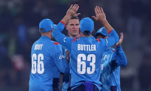 சாம்பியன்ஸ் டிராபி: எஞ்சிய தொடரிலிருந்து இங்கிலாந்து ஆல் ரவுண்டர் விலகல்