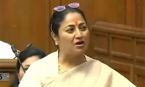 டெல்லி புதிய கலால் கொள்கையால் அரசுக்கு ரூ.2 ஆயிரம் கோடி இழப்பு; தணிக்கை துறை அறிக்கை தாக்கல்