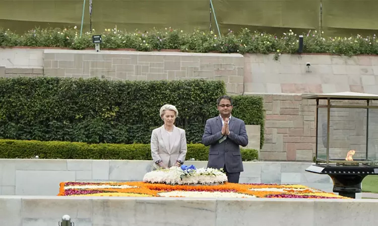 ஐரோப்பிய ஒன்றிய தலைவர் இந்தியாவுக்கு வருகை; மகாத்மா காந்தி சமாதியில் அஞ்சலி