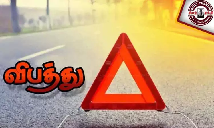 உத்தர பிரதேசம்: மரம் ஏற்றிச் சென்ற லாரி கவிழ்ந்து விபத்து - 2 பேர் பலி