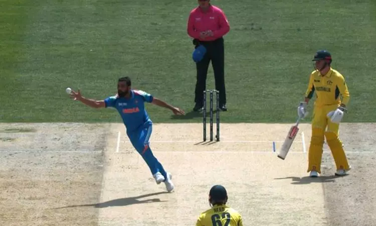 டிராவிஸ் ஹெட் கேட்ச்சை தவறவிட்ட முகமது ஷமி ... சாம்பியன்ஸ் டிராபி; ஆஸ்திரேலியாவை வீழ்த்தி இறுதிப்போட்டிக்கு முன்னேறிய இந்தியா டிராவிஸ் ஹெட் கேட்ச்சை தவறவிட்ட முகமது ஷமி ... சாம்பியன்ஸ் டிராபி; ஆஸ்திரேலியாவை வீழ்த்தி இறுதிப்போட்டிக்கு முன்னேறிய இந்தியா