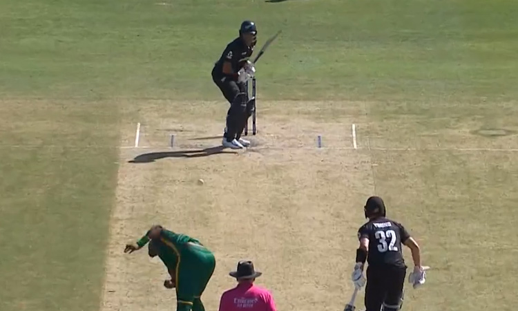 5 ஓவர்கள் முடிவில் நியூசிலாந்து 29/ ௦Halfway... ... சாம்பியன்ஸ் டிராபி: 9வது விக்கெட்டை இழந்த தென் ஆப்பிரிக்கா