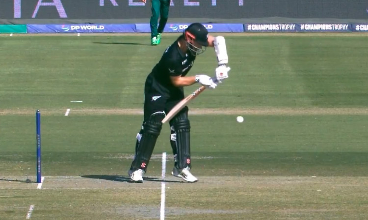 நிதான ஆட்டத்தை வெளிப்படுத்தும் வில்லியம்சன்  ... சாம்பியன்ஸ் டிராபி: 9வது விக்கெட்டை இழந்த தென் ஆப்பிரிக்கா