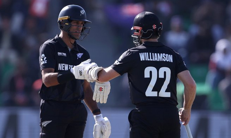 நிதான ஆட்டத்தை வெளிப்படுத்தி வரும் ரச்சின்... ... சாம்பியன்ஸ் டிராபி: 9வது விக்கெட்டை இழந்த தென் ஆப்பிரிக்கா