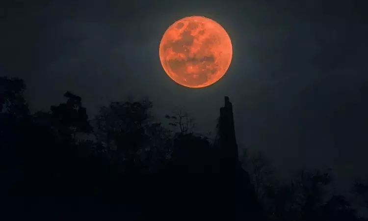 வானில் அதிசய நிகழ்வு: பிளட் மூன் உடன் நிகழும் சந்திர கிரகணம்