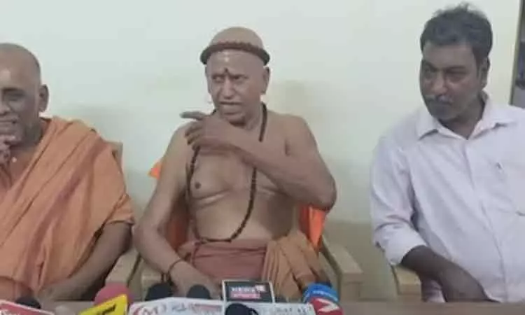 ஆங்கில வழி பள்ளிகளை மூட வேண்டும் - மதுரை ஆதீனம் பேச்சு ஆங்கில வழி பள்ளிகளை மூட வேண்டும் - மதுரை ஆதீனம் பேச்சு