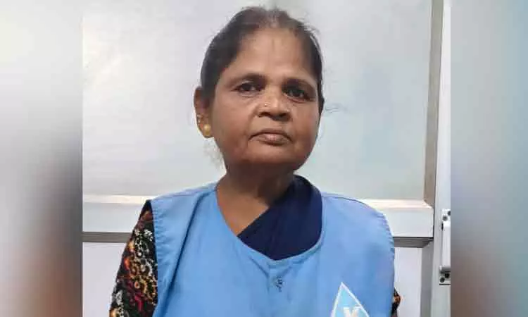 1.5 பவுன் தங்க செயினை உரியவரிடம் ஒப்படைத்த தூய்மை பணியாளருக்கு குவியும் பாராட்டு