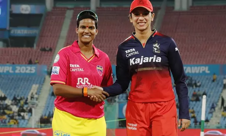 மகளிர் பிரீமியர் லீக்: உ.பி.வாரியர்ஸ் அணிக்கு எதிராக பெங்களூரு பந்துவீச்சு தேர்வு