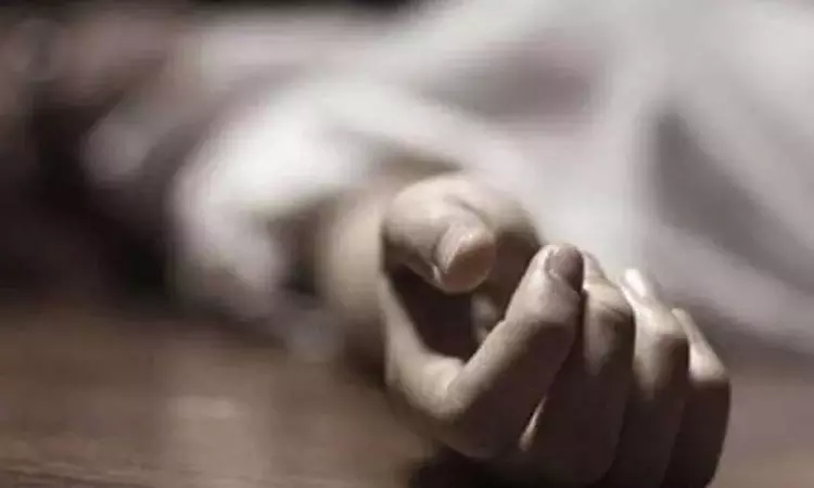 கணவன்-மனைவி சண்டையில் குறுக்கிட்டதால் ஆத்திரம்: தாயை ஈட்டியால் குத்திக் கொன்ற மகன் கணவன்-மனைவி சண்டையில் குறுக்கிட்டதால் ஆத்திரம்: தாயை ஈட்டியால் குத்திக் கொன்ற மகன்