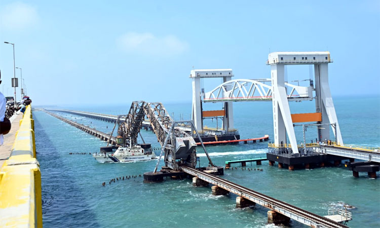 பணிகள் முடிந்து தயார் நிலை: பாம்பன் புதிய ரெயில் பாலம் திறப்பு விழா எப்போது?