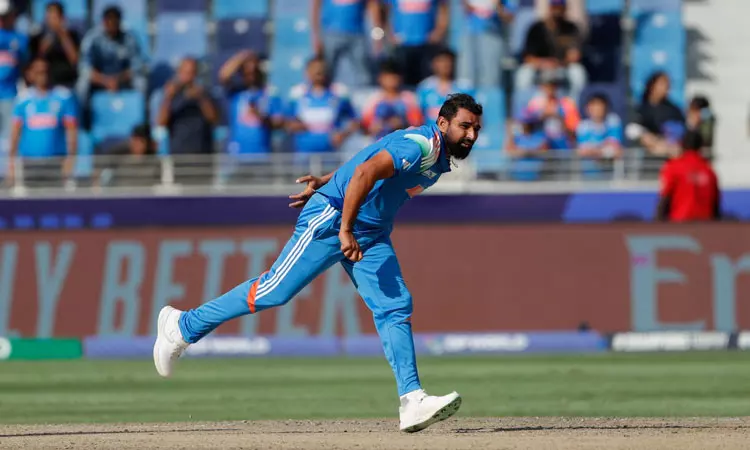 சாம்பியன்ஸ் டிராபி: 2-வது இந்திய பந்துவீச்சாளராக மோசமான சாதனை படைத்த முகமது ஷமி