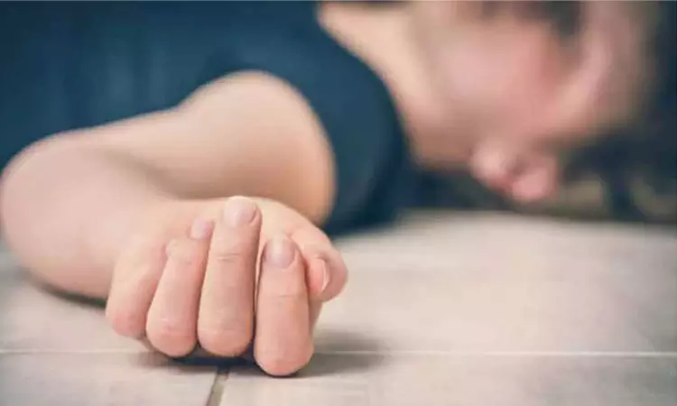 பையனுடன் செல்போனில் பேசியதை தந்தை கண்டித்ததால் விபரீதம் - பள்ளி மாணவி தற்கொலை