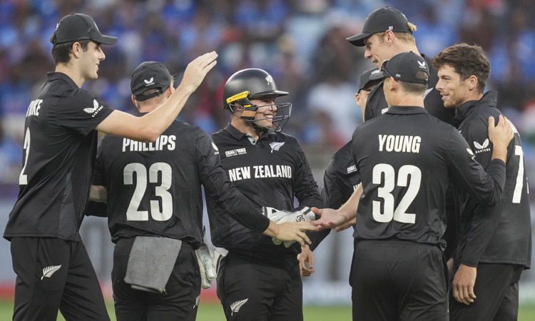 இந்தியாவின் சுழற்பந்து வீச்சாளர்களை பாராட்ட வேண்டும் - மிட்செல் சான்ட்னெர்