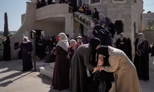 காசா முனை பகுதியில் இஸ்ரேல் தாக்குதல் - 4 பேர் பலி; 14 பேர் காயம்