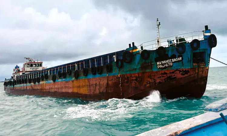 ராமேசுவரம் கடலில் நிறுத்தப்பட்டுள்ள 3 கொல்கத்தா கப்பல்களை திருப்பி அனுப்ப நடவடிக்கை ராமேசுவரம் கடலில் நிறுத்தப்பட்டுள்ள 3 கொல்கத்தா கப்பல்களை திருப்பி அனுப்ப நடவடிக்கை