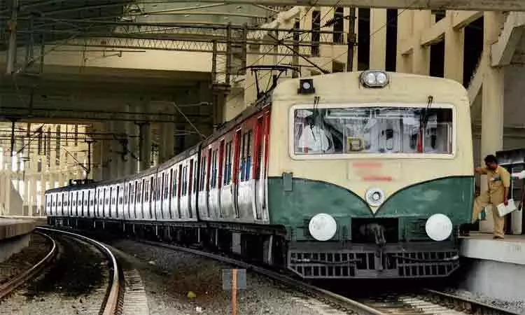 சென்ட்ரல்- கும்மிடிப்பூண்டி வழித்தடத்தில் 21 மின்சார ரெயில் சேவை ரத்து சென்ட்ரல்- கும்மிடிப்பூண்டி வழித்தடத்தில் 21 மின்சார ரெயில் சேவை ரத்து