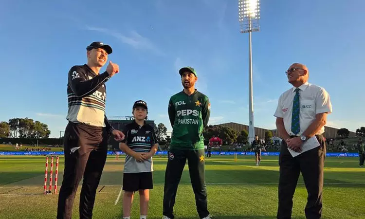 4-வது டி20: நியூசிலாந்துக்கு எதிராக டாஸ் வென்ற பாகிஸ்தான் பந்துவீச்சு தேர்வு 4-வது டி20: நியூசிலாந்துக்கு எதிராக டாஸ் வென்ற பாகிஸ்தான் பந்துவீச்சு தேர்வு