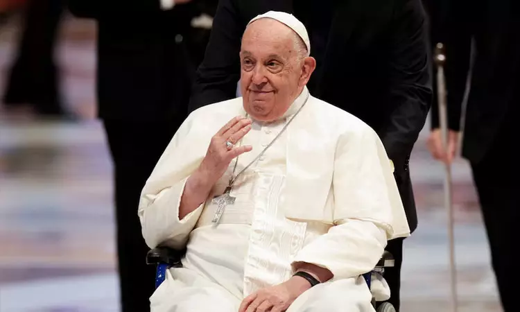 போப் பிரான்சிஸ் 5 வார சிகிச்சைக்கு பின்பு டிஸ்சார்ஜ்