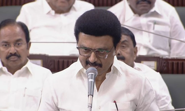 டெல்லியில் எடப்பாடி பழனிசாமி யாரை சந்திக்கிறாரோ, அவரிடம் இருமொழி கொள்கையை வலியுறுத்தட்டும்: மு.க.ஸ்டாலின்