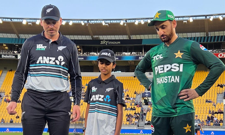 5-வது டி20: பாகிஸ்தானுக்கு எதிராக நியூசிலாந்து பந்துவீச்சு தேர்வு