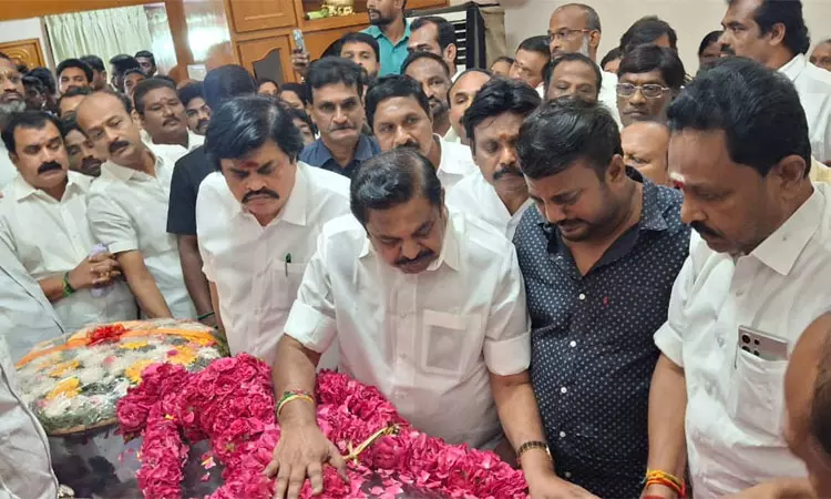 கருப்பசாமி பாண்டியன் உடலுக்கு எடப்பாடி பழனிசாமி நேரில் அஞ்சலி