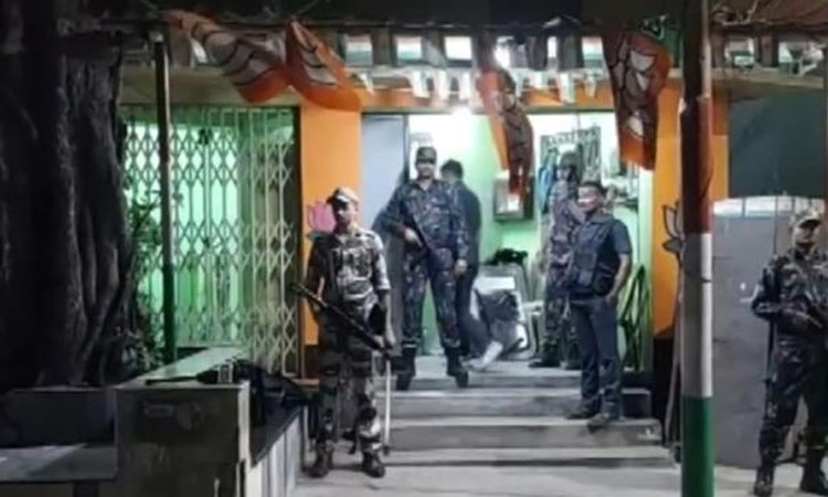 மே.வங்காளத்தில் பாஜக  மூத்த தலைவர் வீட்டருகே துப்பாக்கி சூடு நடத்தப்பட்டதால் பரபரப்பு