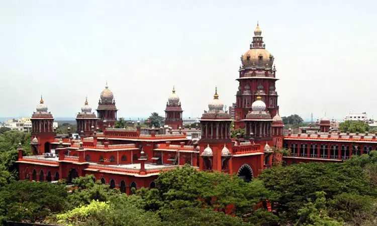 தமிழகம் முழுவதும் கொடிக்கம்பங்களை ஏப்ரல் 21-க்குள் அகற்ற வேண்டும் - ஐகோர்ட்டு உத்தரவு