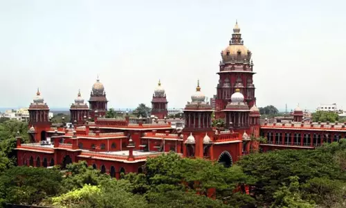 தமிழகம் முழுவதும் கொடிக்கம்பங்களை ஏப்ரல் 21-க்குள் அகற்ற வேண்டும் - ஐகோர்ட்டு உத்தரவு