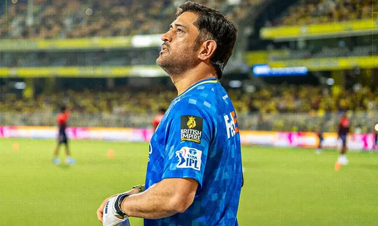 ஐ.பி.எல்.: சுரேஷ் ரெய்னாவின் சாதனையை முறியடித்த எம்.எஸ்.தோனி ஐ.பி.எல்.: சுரேஷ் ரெய்னாவின் சாதனையை முறியடித்த எம்.எஸ்.தோனி