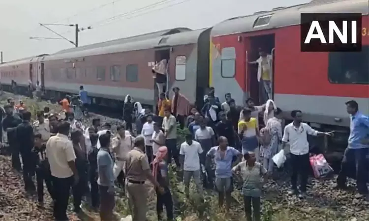 ஒடிசா: காமாக்யா எக்ஸ்பிரஸ் ரெயிலின் 11 பெட்டிகள் தடம் புரண்டு விபத்து ஒடிசா: காமாக்யா எக்ஸ்பிரஸ் ரெயிலின் 11 பெட்டிகள் தடம் புரண்டு விபத்து