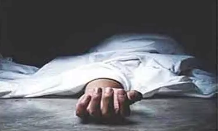 கரூர்: பைக்கில் சென்று கொண்டிருந்தபோது மரக்கிளை முறிந்து விழுந்து மாணவர் பலி கரூர்: பைக்கில் சென்று கொண்டிருந்தபோது மரக்கிளை முறிந்து விழுந்து மாணவர் பலி