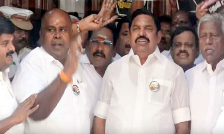 சட்டசபையில் இருந்து அதிமுக எம்.எல்.ஏ.க்கள் இன்று ஒருநாள் சஸ்பெண்ட்