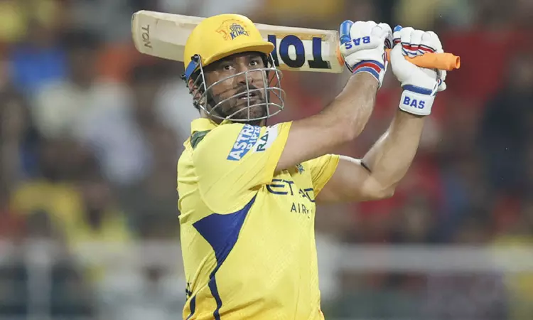 பஞ்சாபை பதற்றம் அடையச் செய்த 43 வயது விவசாயி: தோனியை புகழ்ந்த அதிமுக முன்னாள் அமைச்சர்