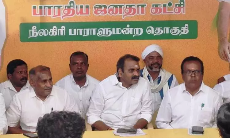 டாஸ்மாக் முறைகேட்டை திசை திருப்பவே நீட் விவகாரம் - எல்.முருகன் விமர்சனம் டாஸ்மாக் முறைகேட்டை திசை திருப்பவே நீட் விவகாரம் - எல்.முருகன் விமர்சனம்