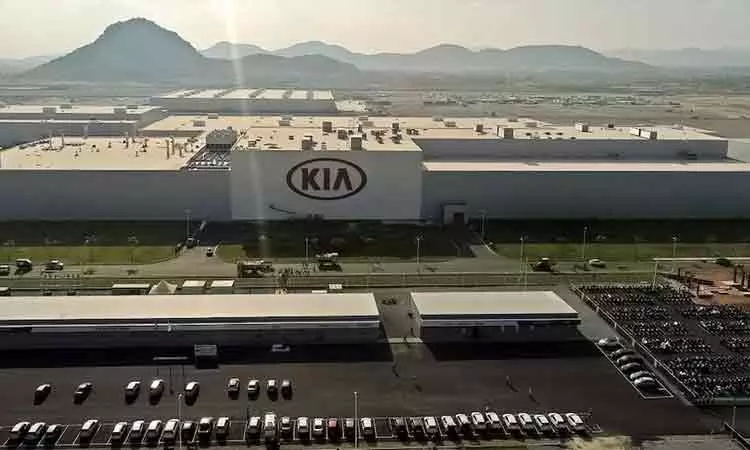 ஆந்திராவின் பிரபல கார் தொழிற்சாலையில் 900 என்ஜின்கள் திருட்டு ஆந்திராவின் பிரபல கார் தொழிற்சாலையில் 900 என்ஜின்கள் திருட்டு