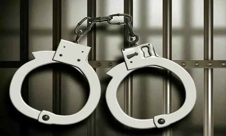 தூத்துக்குடிக்கு ரெயிலில் மதுபாக்கெட்டுகள் கடத்திய வாலிபர் கைது