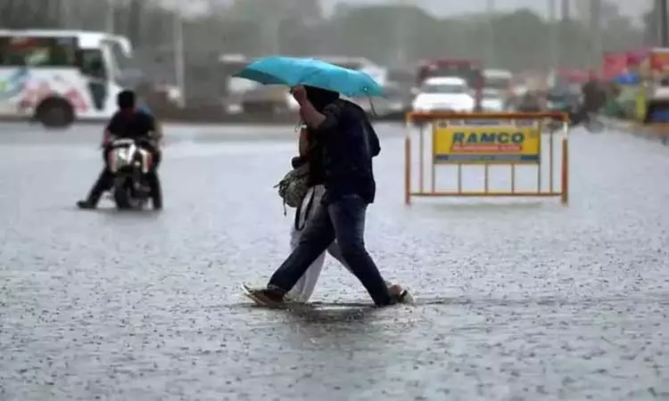 அடுத்த 3 மணி நேரத்தில் 4 மாவட்டங்களில் மழைக்கு வாய்ப்பு அடுத்த 3 மணி நேரத்தில் 4 மாவட்டங்களில் மழைக்கு வாய்ப்பு