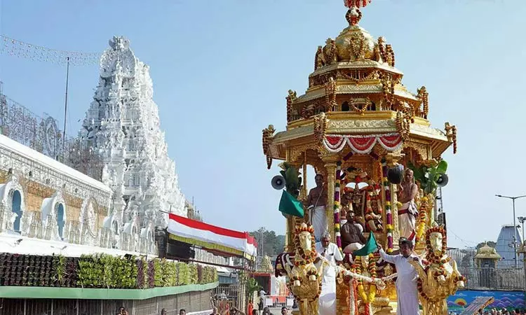 வசந்தோற்சவம் 2-வது நாள்: திருப்பதி ஏழுமலையான் கோவிலில் தங்கத் தேரோட்டம்