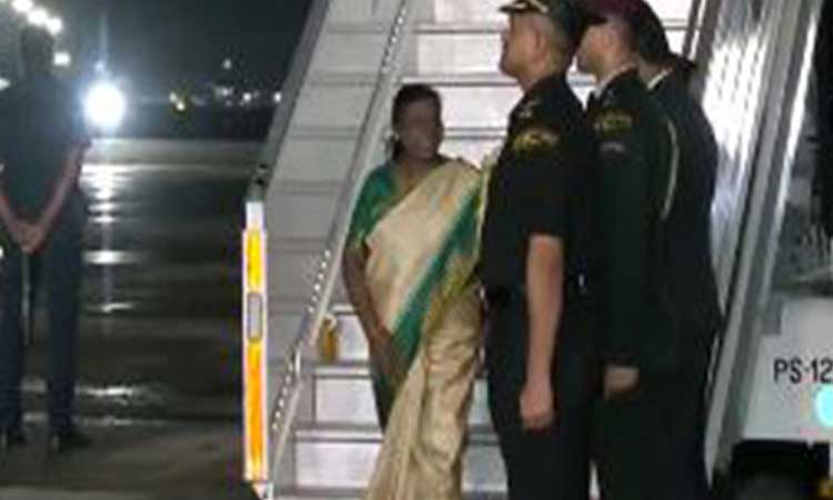 போர்ச்சுக்கல் சுற்றுப்பயணம் முடிந்து தாயகம் திரும்பிய திரவுபதி  முர்முவுக்கு உற்சாக வரவேற்பு