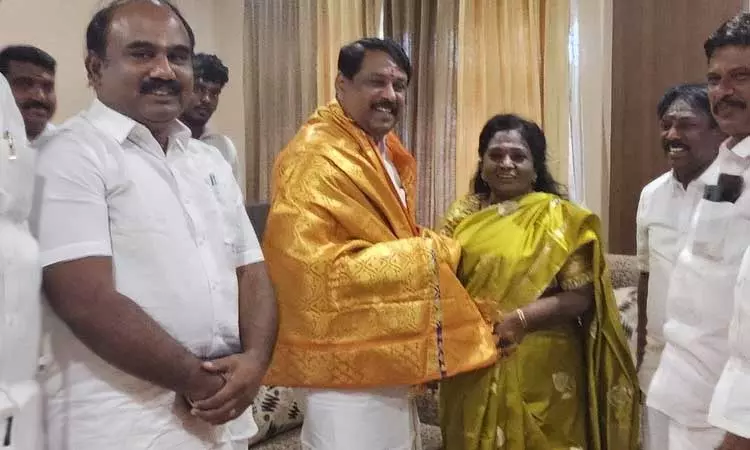 தமிழகத்தில் தாமரை இரட்டை இலையோடு மலரும் - தமிழிசை தமிழகத்தில் தாமரை இரட்டை இலையோடு மலரும் - தமிழிசை