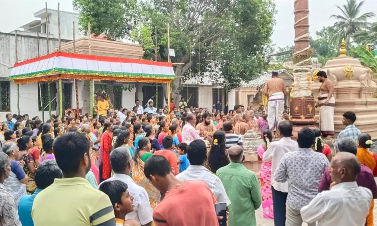 பொன்னேரி கரி கிருஷ்ண பெருமாள் கோவிலில் பிரம்மோற்சவ விழா தொடங்கியது பொன்னேரி கரி கிருஷ்ண பெருமாள் கோவிலில் பிரம்மோற்சவ விழா தொடங்கியது