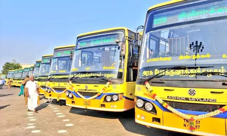 தொடர் விடுமுறை: சிறப்புப் பேருந்துகளில் 3.32 லட்சம் பேர் பயணம்