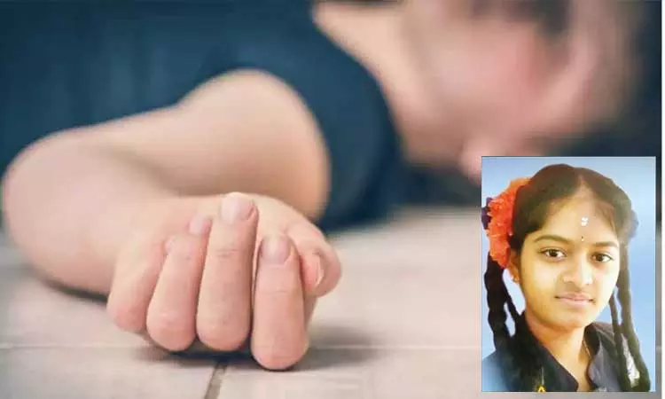 வேலூர்: பாம்பு கடித்து 12-ம் வகுப்பு மாணவி உயிரிழப்பு வேலூர்: பாம்பு கடித்து 12-ம் வகுப்பு மாணவி உயிரிழப்பு